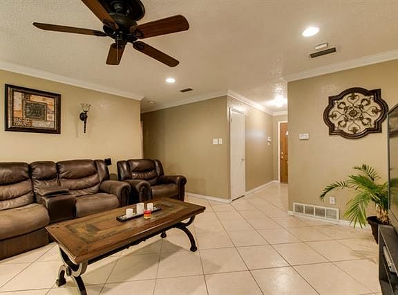 4th image of 1010 S Alexander Ave