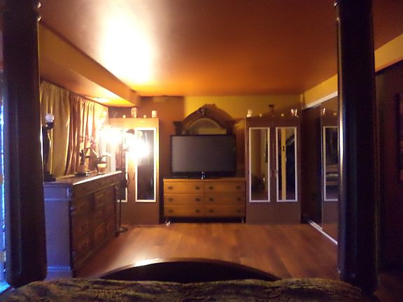 5th image of 9423 Oak Grove Dr