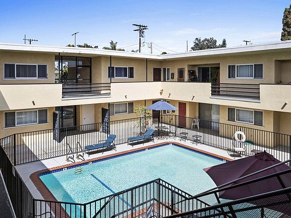 5th image of 2400 Beverly Ave #10
