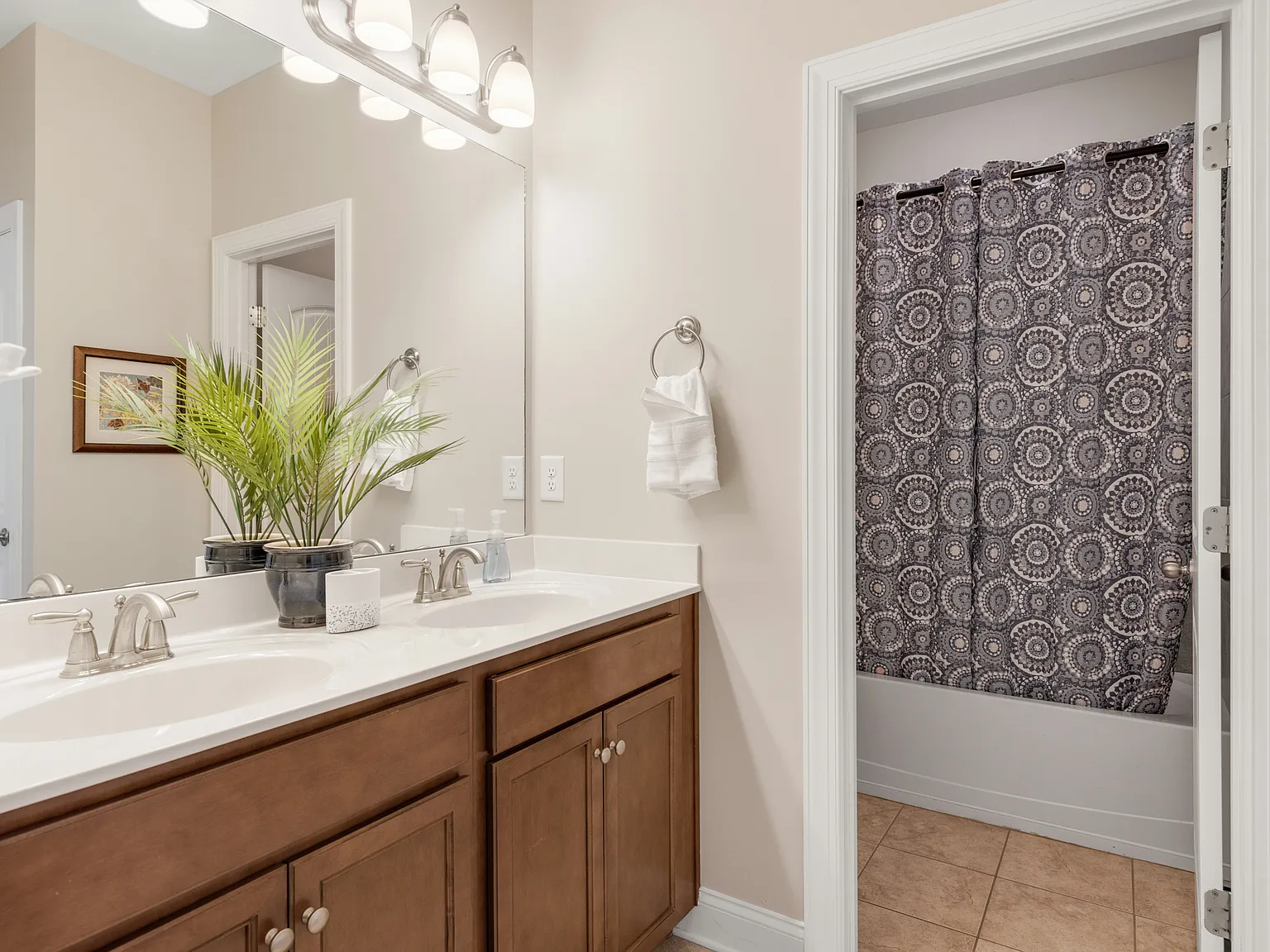 3 bed, $4,177 — Photo 3