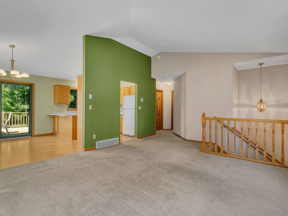 4th image of 39 Fairfield Ln