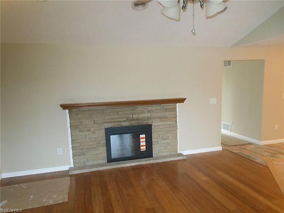 5th image of 29 Meadowbrook Dr