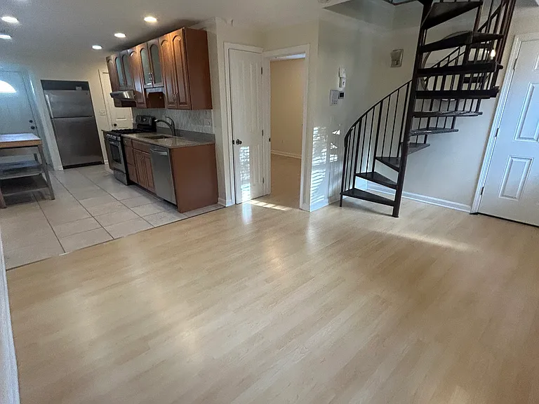 36 Hunting St #2 — Photo 4