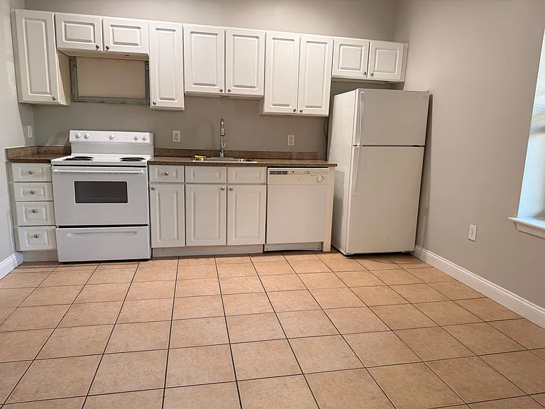 21 Imlay St #1 — Photo 7