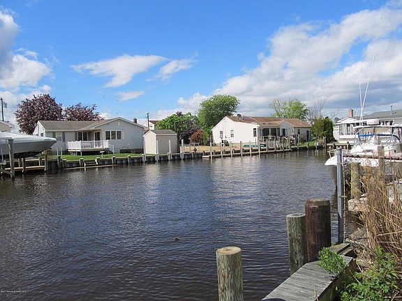 3rd image of 931 Pelican Dr