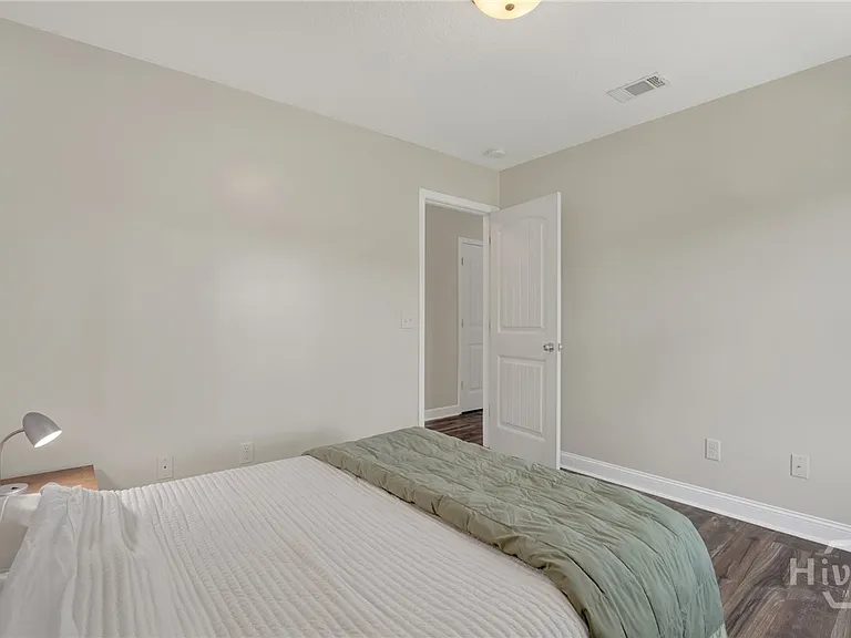 384 Manchester Ct — Photo 32