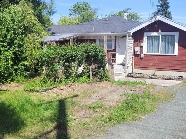 1621 Redwood St, Campbell River, BC V9W 3K7