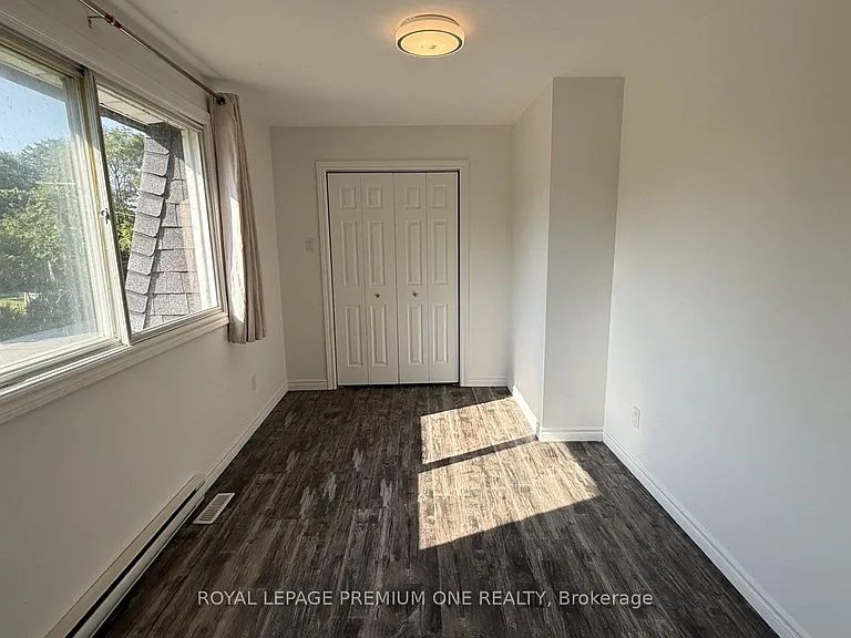 512 Mosley St #WHOLE HOUSE — Photo 9