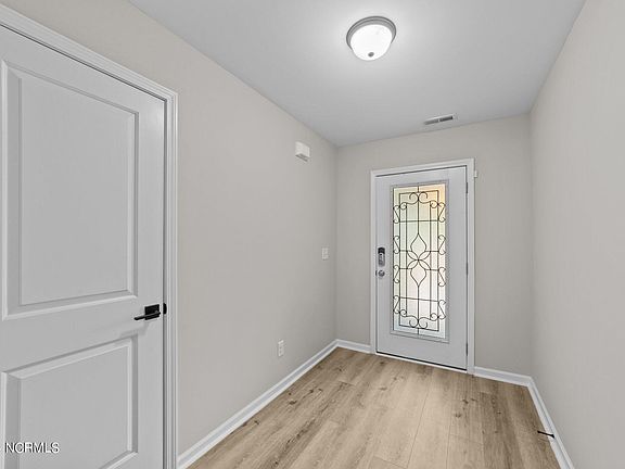 3rd image of 624 Carolina Oaks Avenue