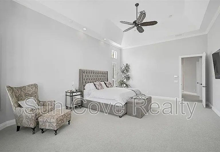 854 Macewen Dr — Photo 20