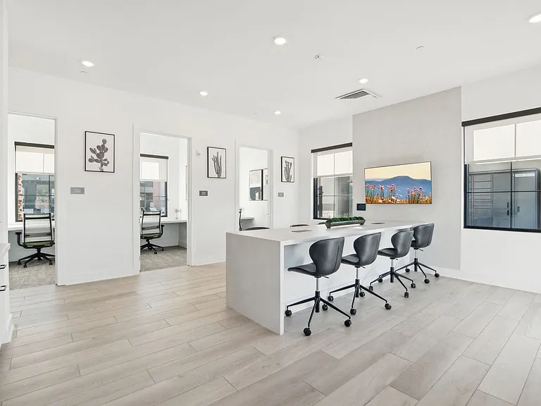 The Maddox Luxury Apartments — Photo 25