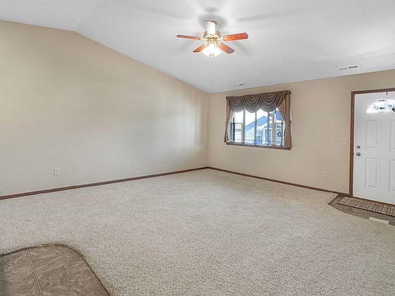 5th image of 1205 Silverbrook Ln