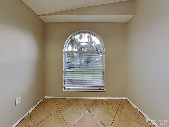 4th image of 3927 Creek Woods Dr