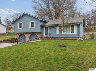 7923 Raven Oaks Dr, Omaha, NE 68152