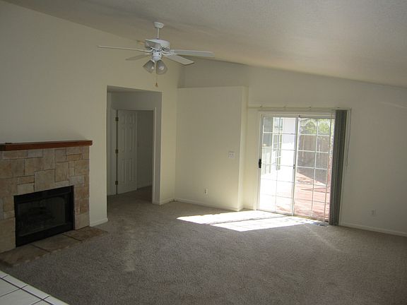 4th image of 3196 Parkview Dr