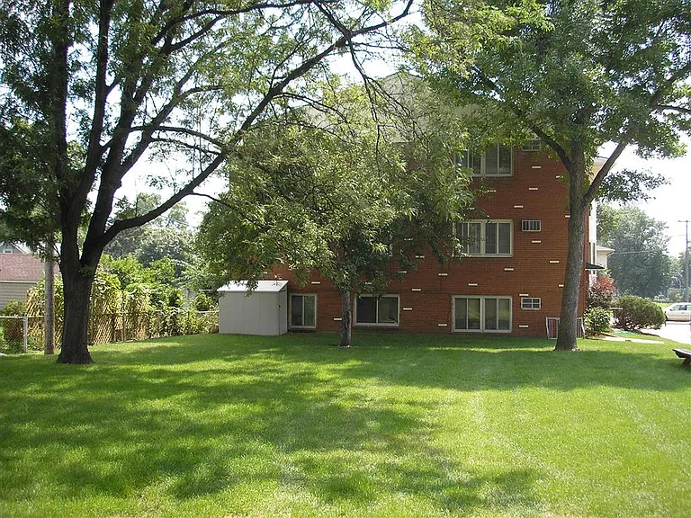 Richfield Square Apartments — Photo 17