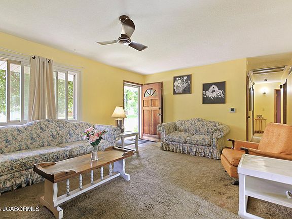 3rd image of 1924 Rolling Hills Dr