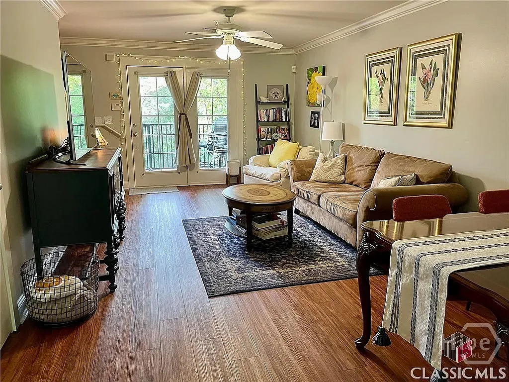 2 bed, 2.5 bath, 1168 sqft, $1,700 — Photo 2