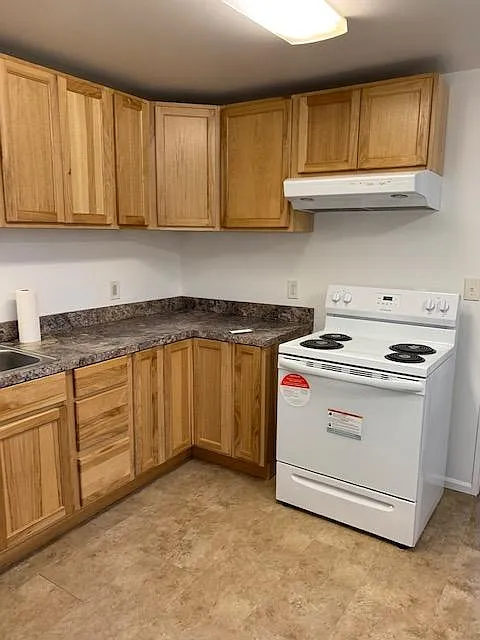 3 bed, 800 sqft, $1,800 — Photo 3