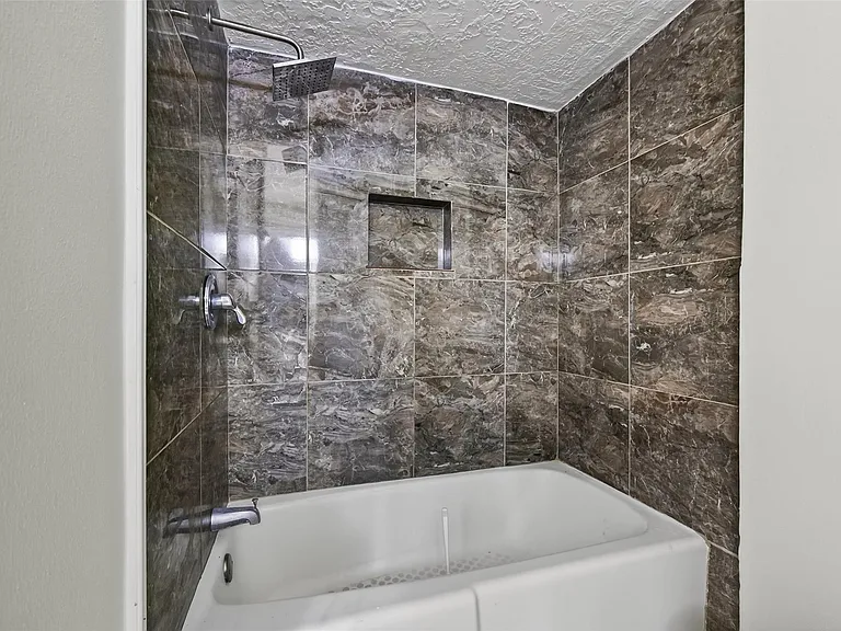 6102 Crakston St — Photo 31