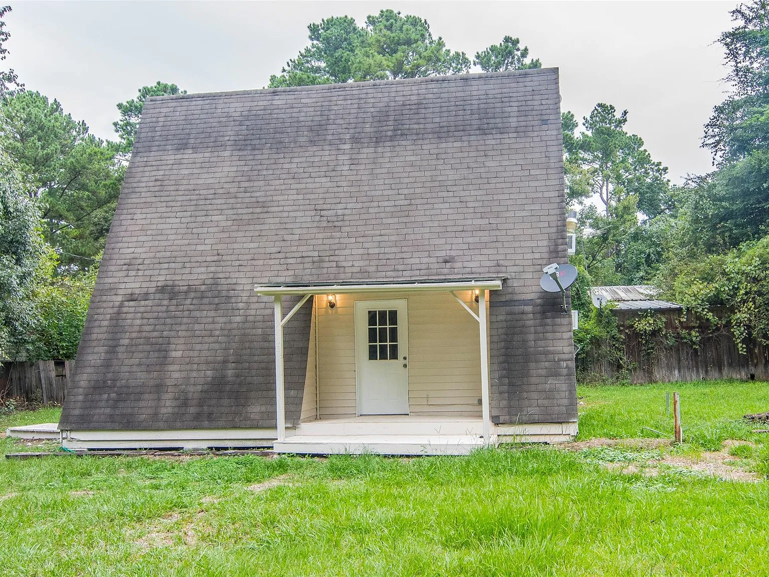 2 bed, 1.0 bath, 800 sqft, $995 — Photo 1
