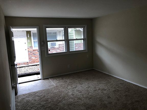 3rd image of 1921 W 8th St APT E
