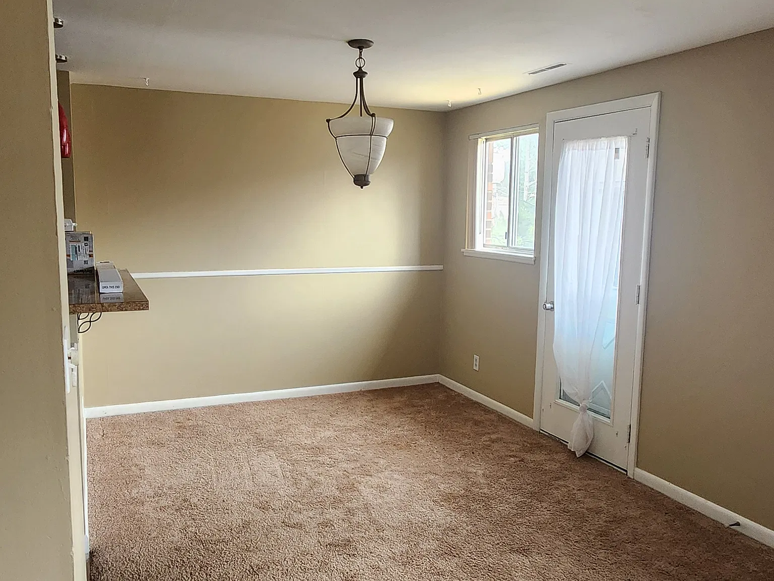 2 bed, 1.5 bath, 1100 sqft, $1,300 — Photo 3
