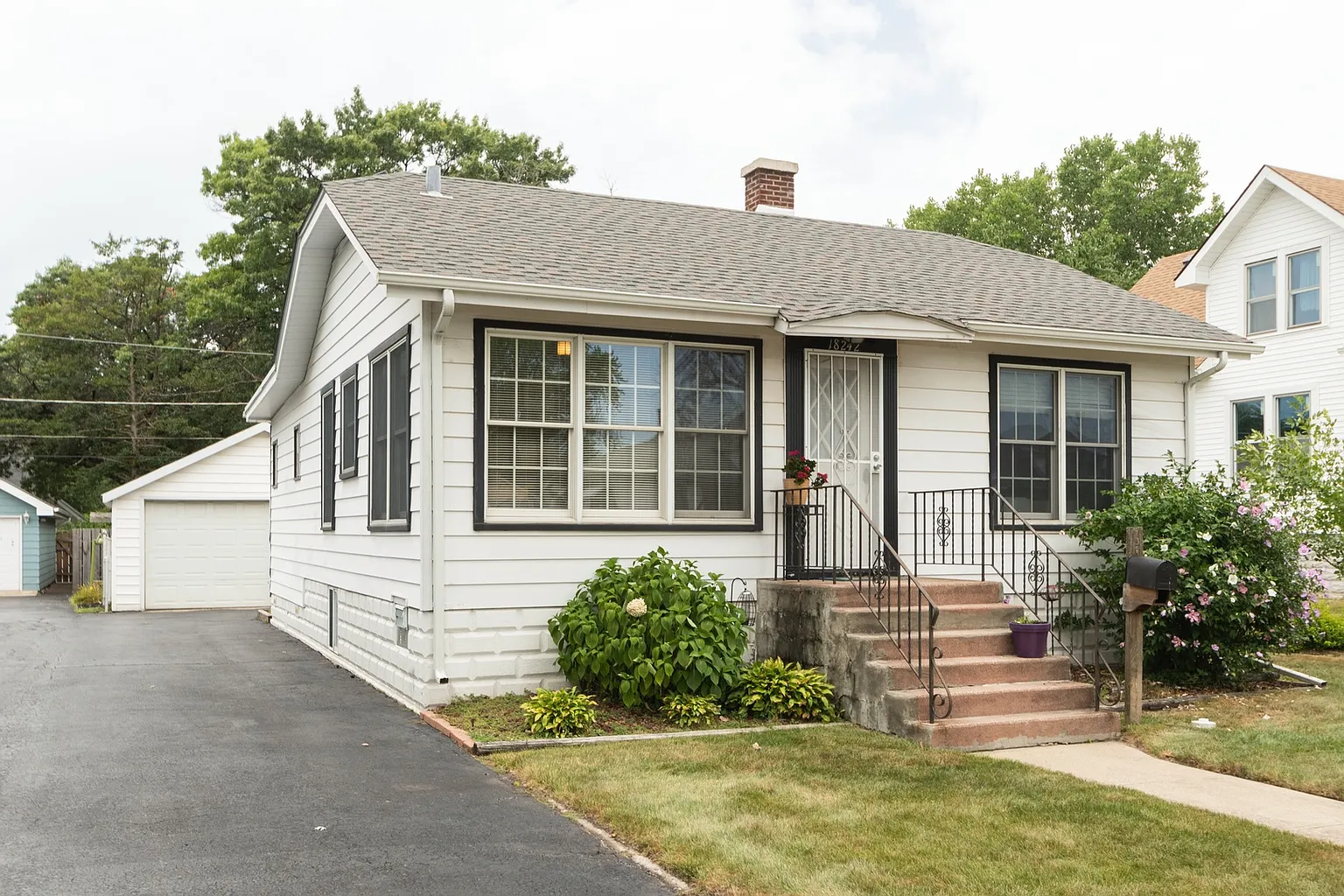 18242 Roy St photo 1
