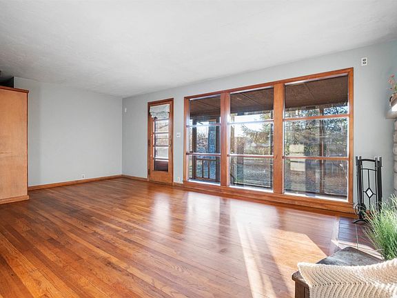 5th image of 301 S Normandy Dr