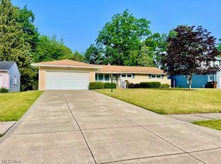 7702 Wake Robin Dr, Parma, OH 44130