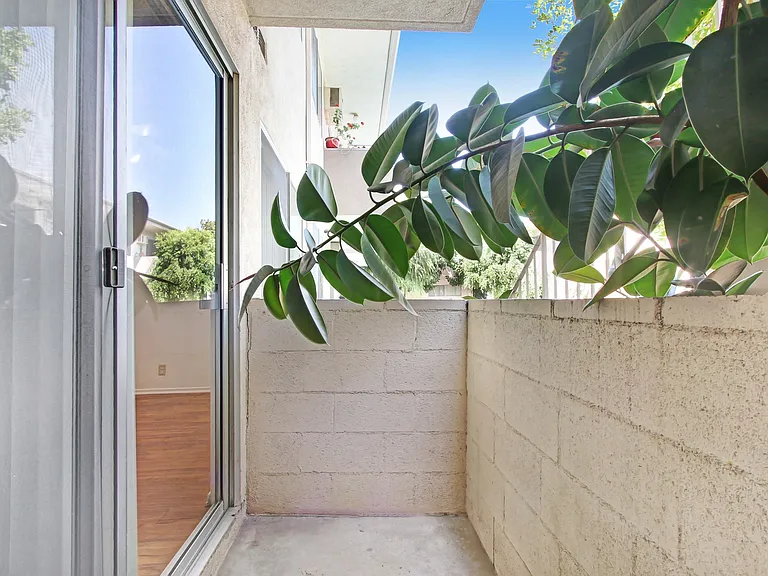 5292 Newcastle Ave — Photo 16