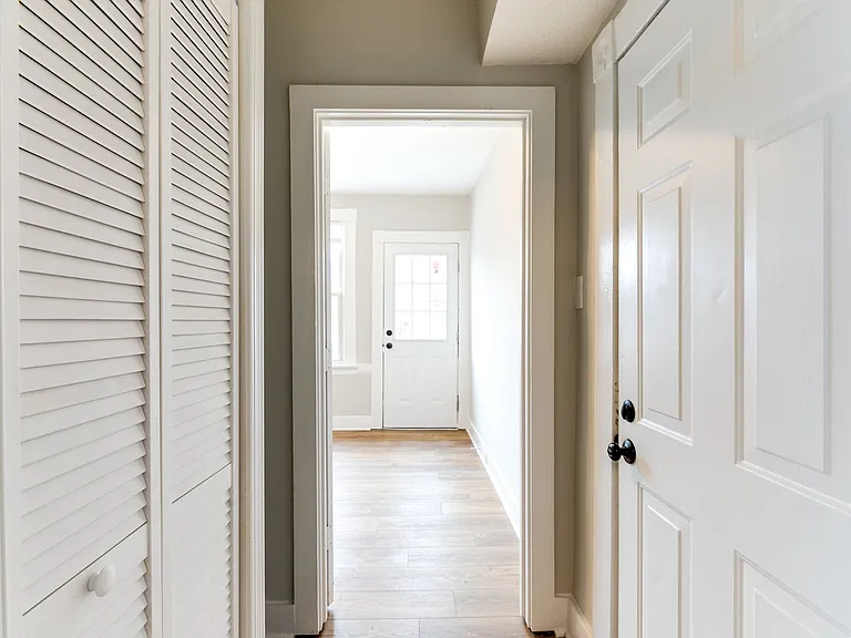 Great Renovated Two Bedroom Apt in the Heart of Church Hill — Photo 6