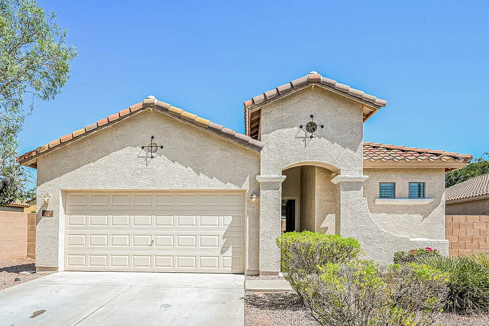 4 bed, 3.0 bath, 1818 sqft, $2,070 — Photo 1