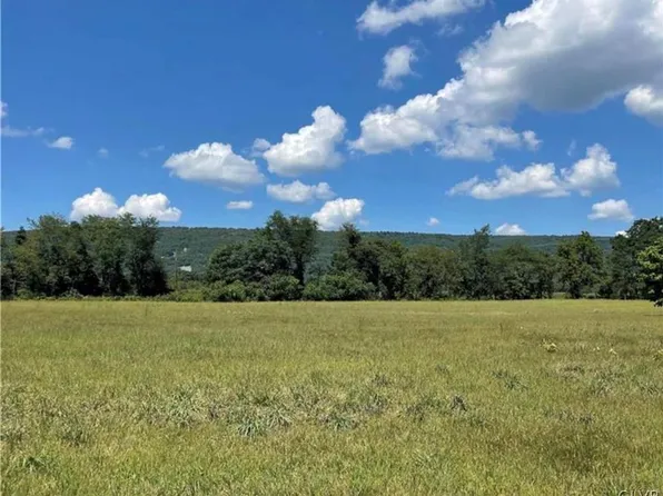 8730 Brown St, Slatington, PA 18080