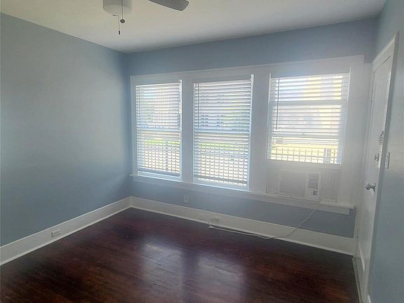 3rd image of 4414 Woodside St #10