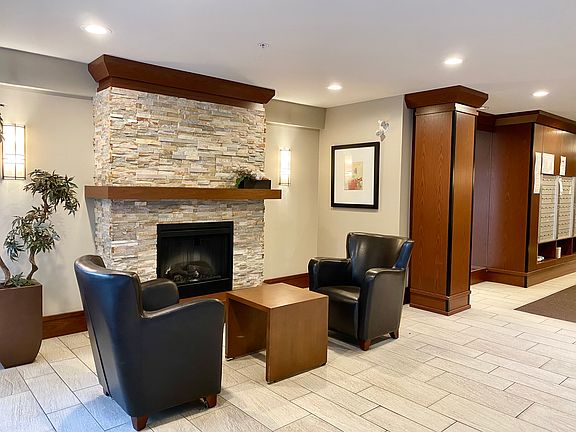 4th image of 4788 Brentwood Dr #415