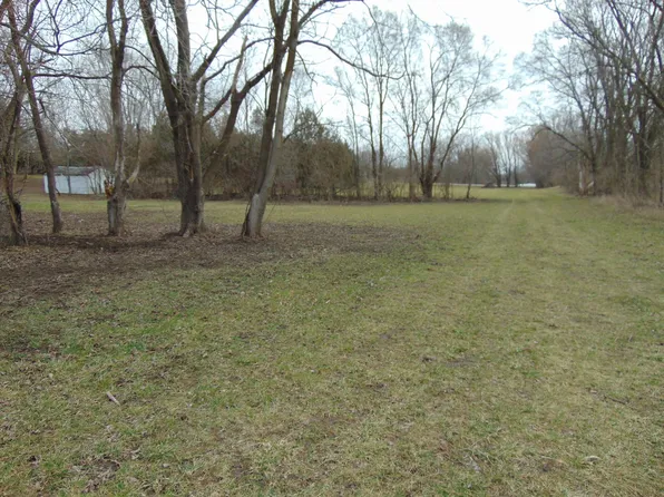 611 Ogee Rd, Earlville, IL 60518