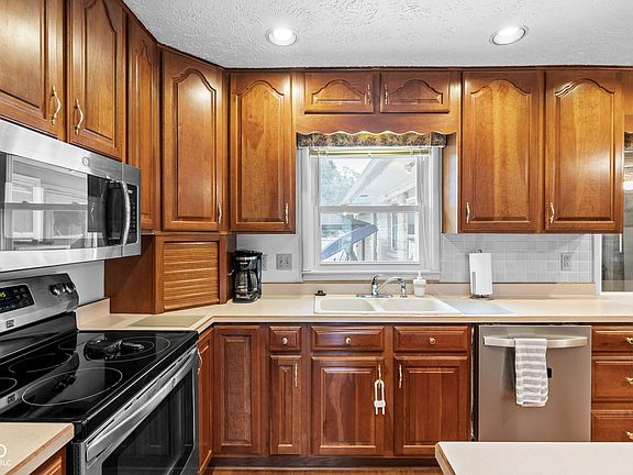 5th image of 4052 Mary Kay Dr
