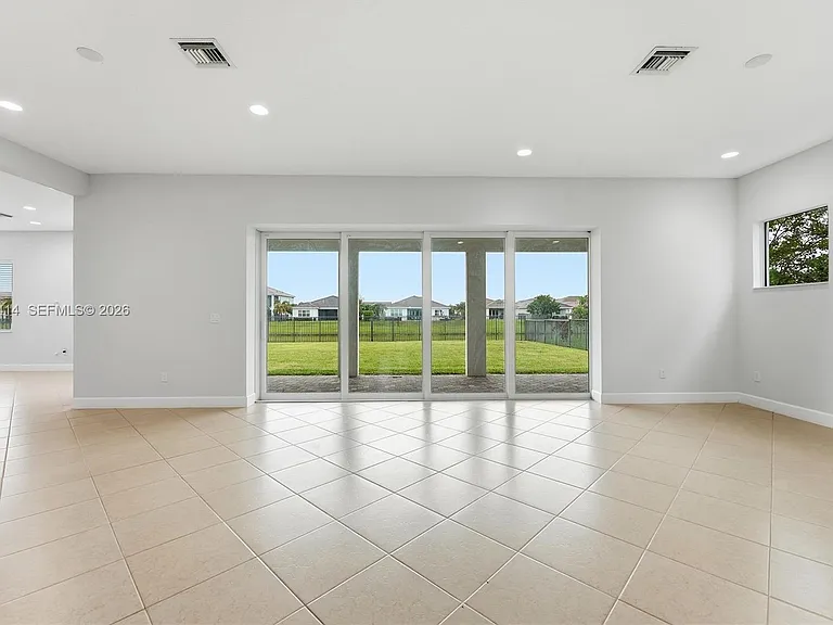 15239 Goldfinch Cir — Photo 6