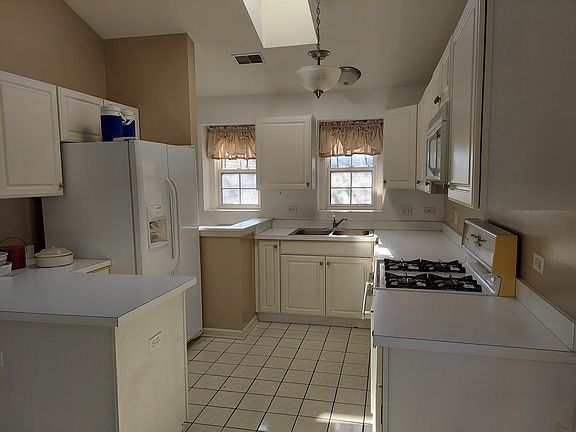 4th image of 1690 Autumn Ave Unit D