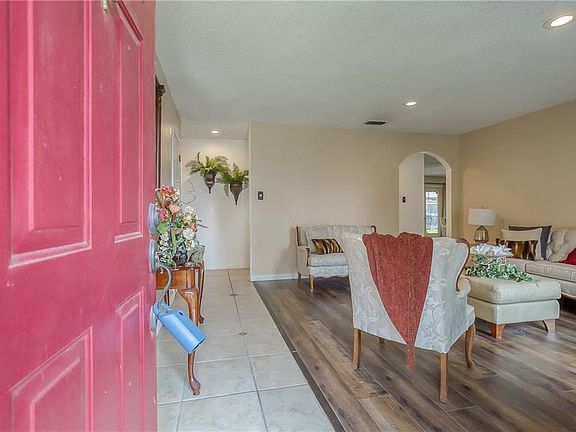 4th image of 1708 Park Hill Dr
