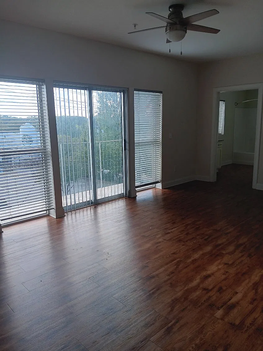 1 bed, 960 sqft, $1,195 — Photo 3