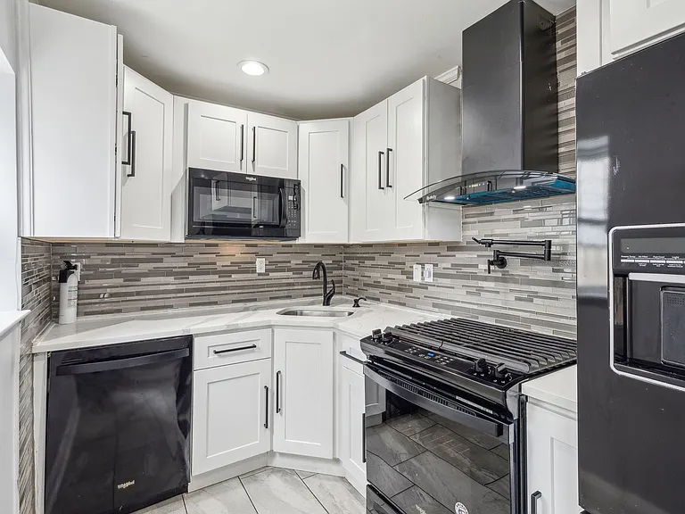 1450 N Marston St — Photo 25