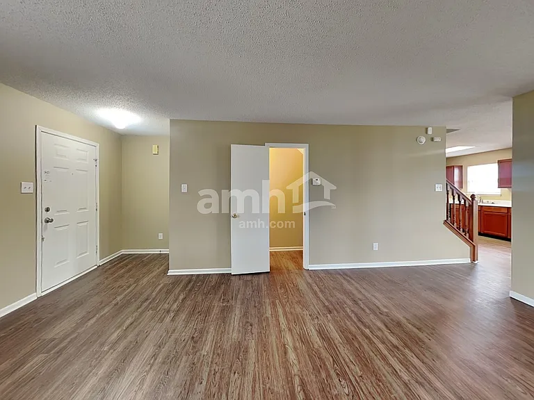 5627 N Plymouth Ct — Photo 5