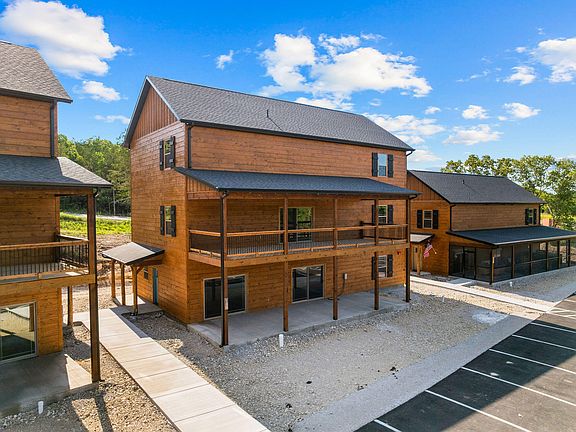 2nd image of 120 Pavilion Court