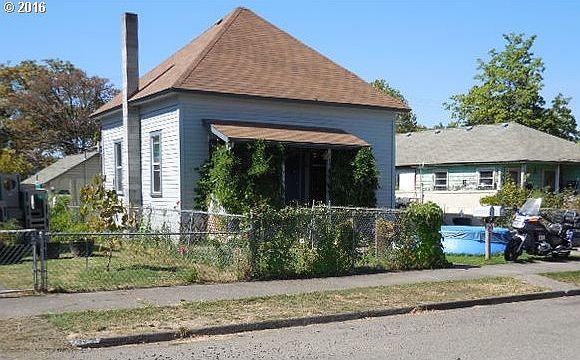 1st image of 726 SE Parrott St