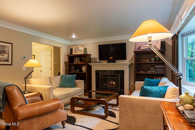 4th image of 11 Hallak Drive