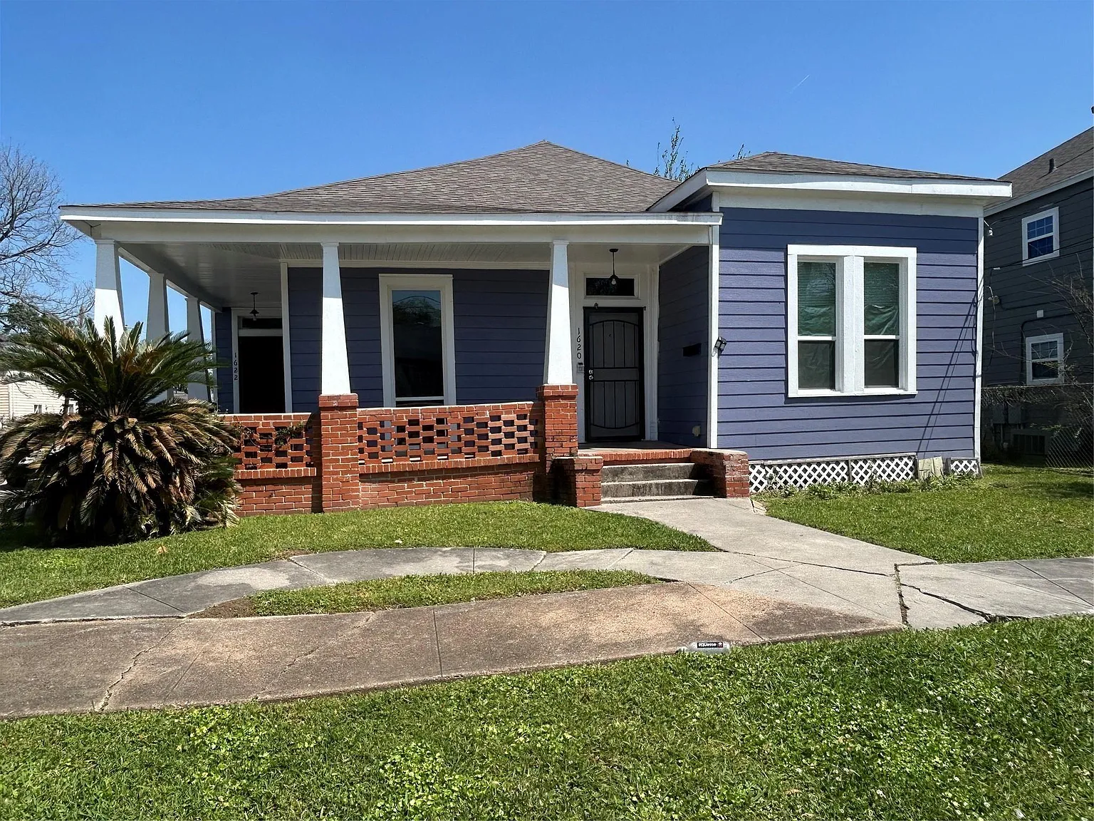 2 bed, 1.0 bath, 832 sqft, $1,200 — Photo 2