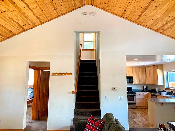 4th image of 40266 Mahanoy Ln