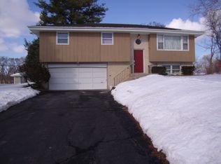 103 E Oak St, Lake In The Hills, IL 60156